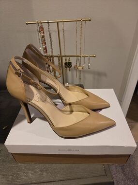 Jessica Simpson Tan Pointed Toe Heels